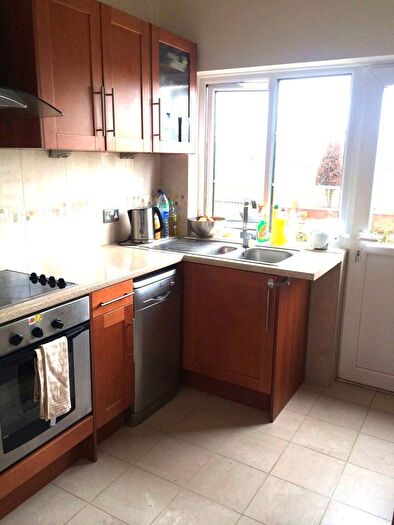 2 Bedroom Flat To Rent In Lynton Road, London, W3