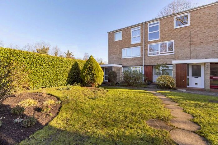 2 Bedroom Flat To Rent In Harrowdene Gardens, Teddington, TW11