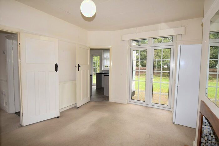 3 Bedroom Semi-Detached House To Rent In Manor Close, Kingsbury, London, NW9