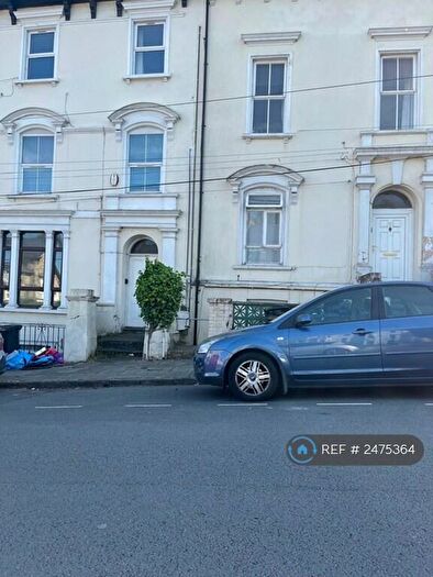 1 Bedroom Flat To Rent In Clytha Square, Newport, NP20