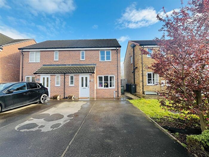 3 Bedroom Semi-detached House For Sale In Palm House Drive, Selby, YO8