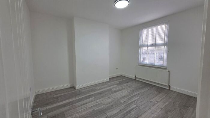 4 Bedroom Property To Rent In Featherstone Road, Southall, UB2