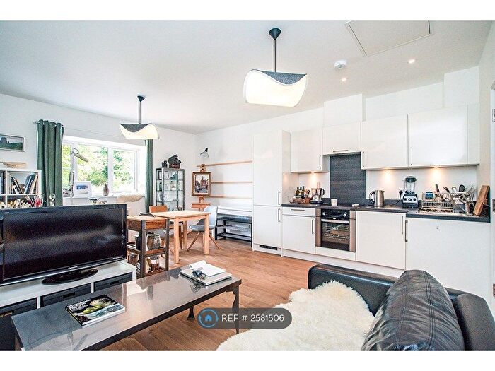 1 Bedroom Flat To Rent In Hospital Hill, Chesham, HP5