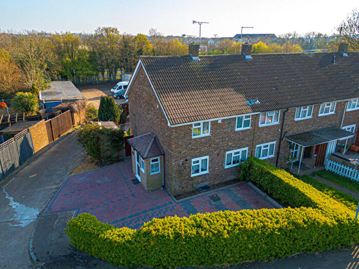 3 Bedroom Semi Detached House For Sale In Curling Tye, Basildon, SS14