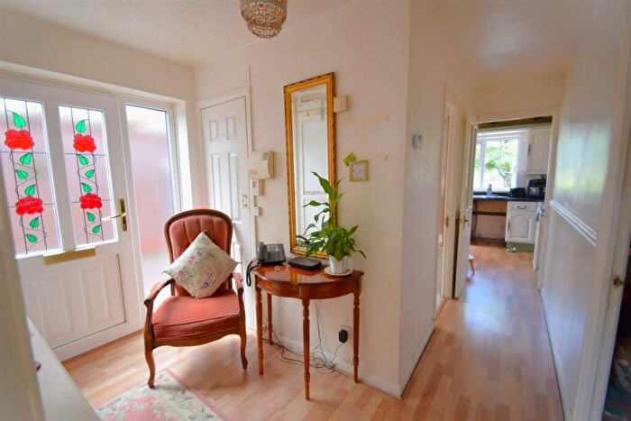 2 Bedroom Bungalow For Sale In Bungalow In Quiet Cul De Sac With Great Views & No Chain, BS10