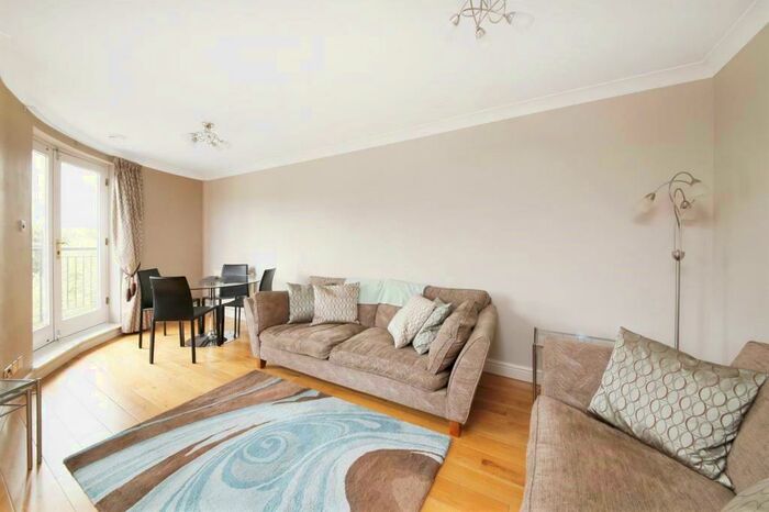 2 Bedroom Apartment To Rent In Island Row, Limehouse, E14