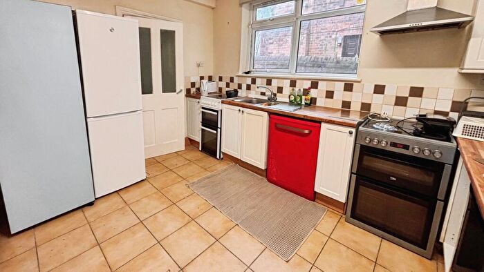 1 Bedroom Bungalow To Rent In Room, Gedling Grove, NG7