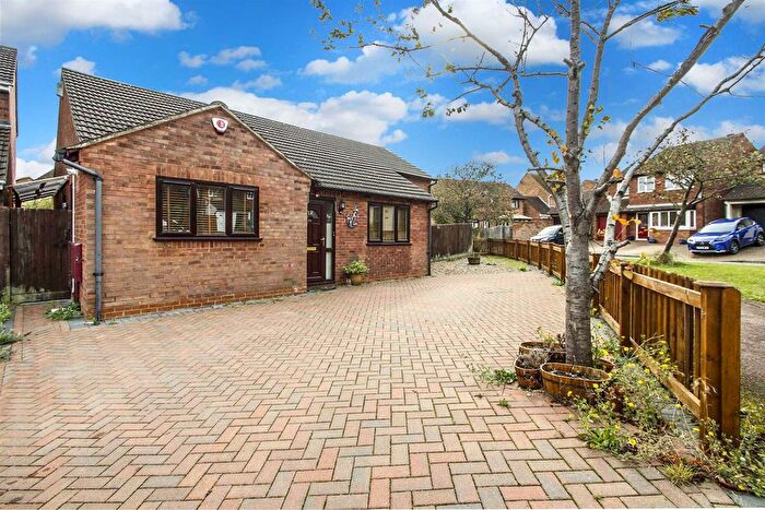 3 Bedroom Detached Bungalow To Rent In Shorham Rise, Two Mile Ash, Milton Keynes, MK8