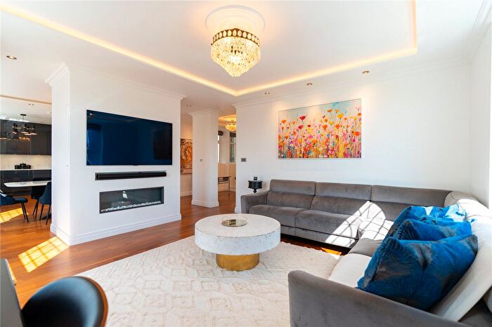 3 Bedroom Flat For Sale In North End House, Kensington, Fitzjames Avenue, London, W14