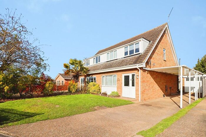 3 Bedroom Semi Detached House For Sale In Sparkes Way, Feltwell, IP26