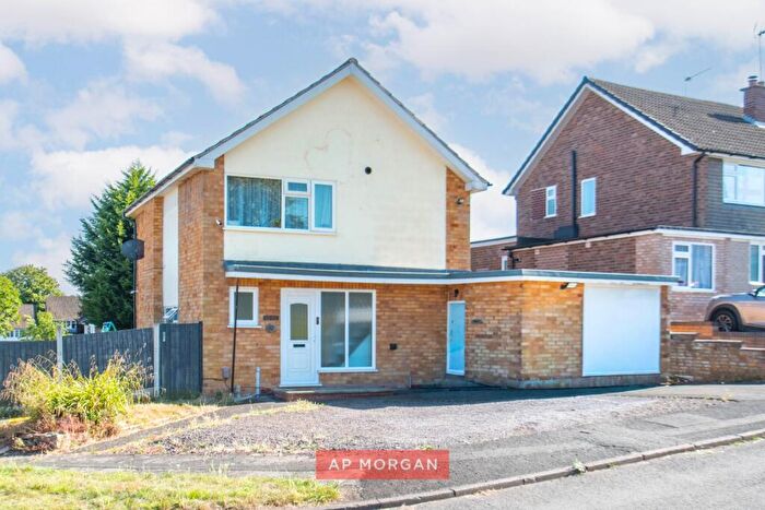 3 Bedroom Detached House For Sale In Southcrest Road, Lodge Park, Redditch, Worcestershire, B98