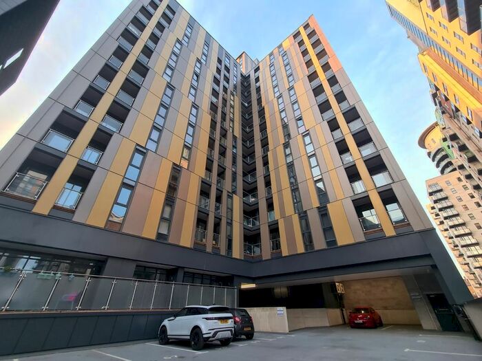 2 Bedroom Flat To Rent In Hallmark Tower, Cheetham Hill Road, Green Quarter, Manchester, M4