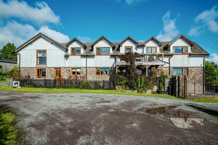 6 Bedroom Semi-Detached House For Sale In Trimsaran Road, Pen Y Mynydd, Trimsaran, Carmarthenshire, SA15