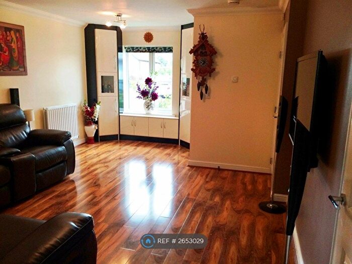 3 Bedroom Terraced House To Rent In Aldenham Close, Slough, SL3