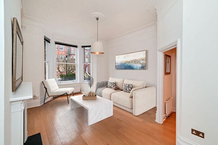 2 Bedroom Flat For Sale In Goldhurst Terrace, London, NW6