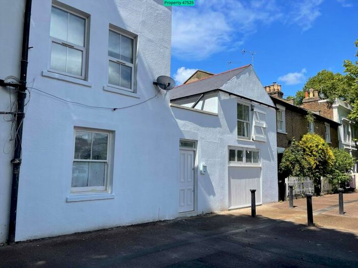 3 Bedroom Semi-Detached House To Rent In Maple Road, Surbiton, KT6