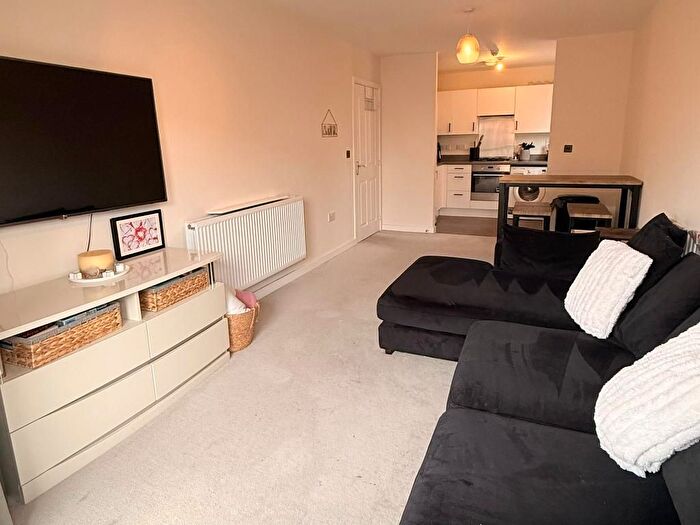 2 Bedroom Flat For Sale In Discovery Drive, Swanley, Kent, BR8