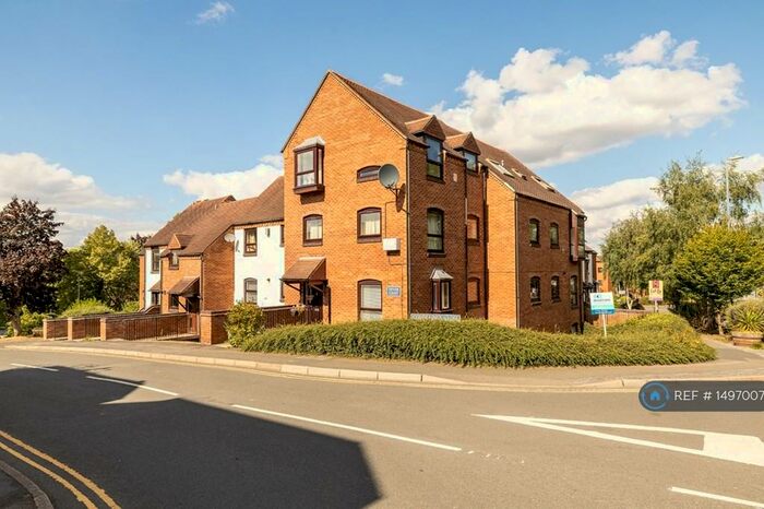 2 Bedroom Flat To Rent In Taylor Court, Warwick, CV34