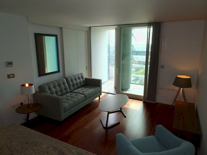 2 Bedroom Apartment To Rent In Beetham Tower, Holloway Circus, B1