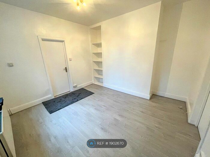 1 Bedroom Flat To Rent In Stockport Road, Stockport, SK3
