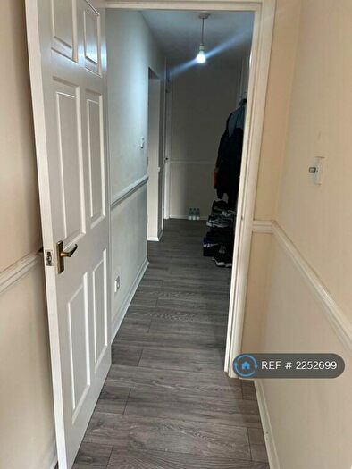 2 Bedroom Flat To Rent In Birches Rise, High Wycombe, HP12