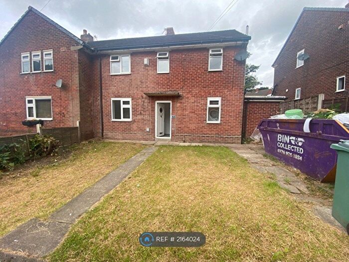 3 Bedroom Semi-Detached House To Rent In Gorse Bank, Bury, BL9