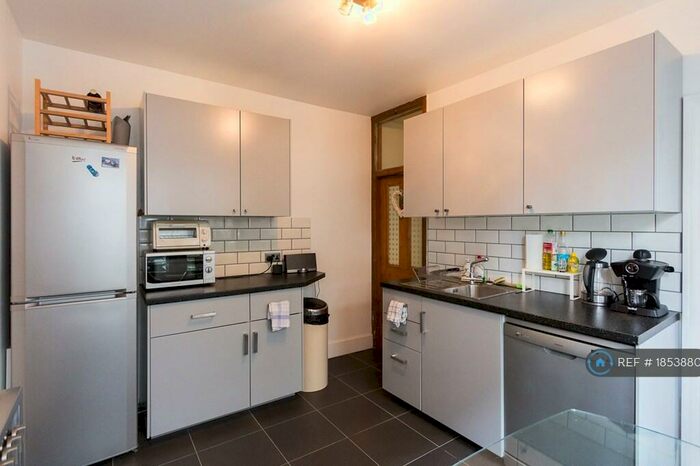 2 Bedroom Flat To Rent In Clapham South, London, SW12