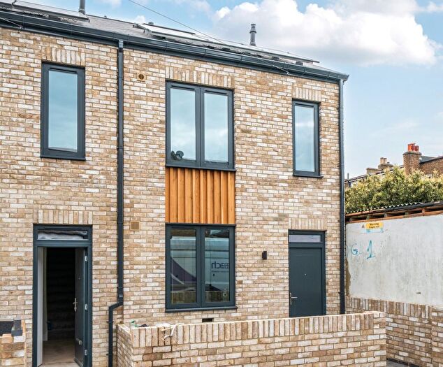 3 Bedroom Property For Sale In Pellatt Road, London, SE22