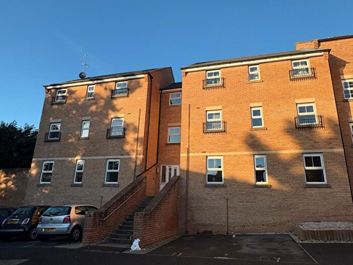 2 Bedroom Apartment For Sale In Ilam Court, Rugby, CV22