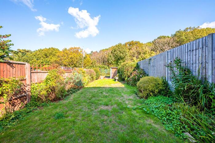 3 Bedroom End Of Terrace House For Sale In Castlewood Drive, London, SE9