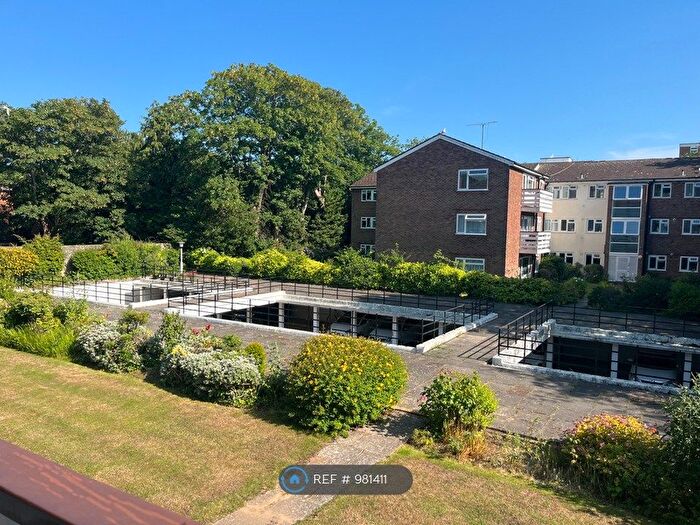 2 Bedroom Flat To Rent In Athelney Court, Bournemouth, BH1