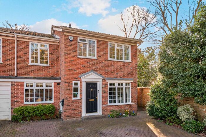 4 Bedroom Semi Detached House For Sale In Mayfield Gardens, Walton-on-Thames, KT12