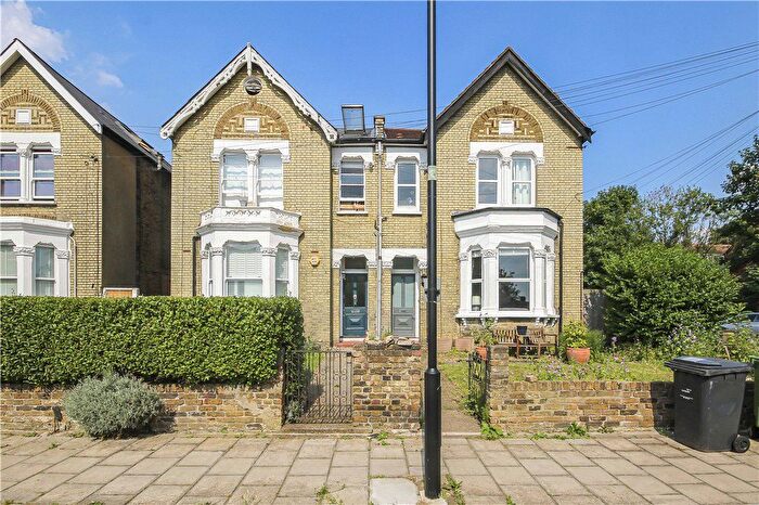 2 Bedroom Flat To Rent In Tankerville Road, London, SW16