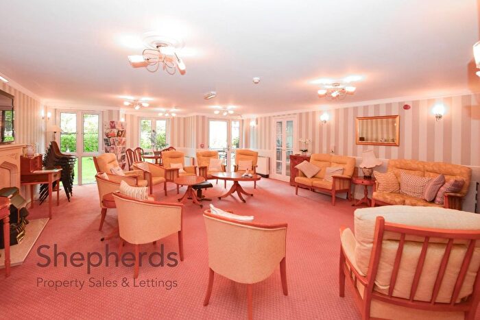 1 Bedroom Flat For Sale In Friends Avenue, Cheshunt, Waltham Cross, EN8
