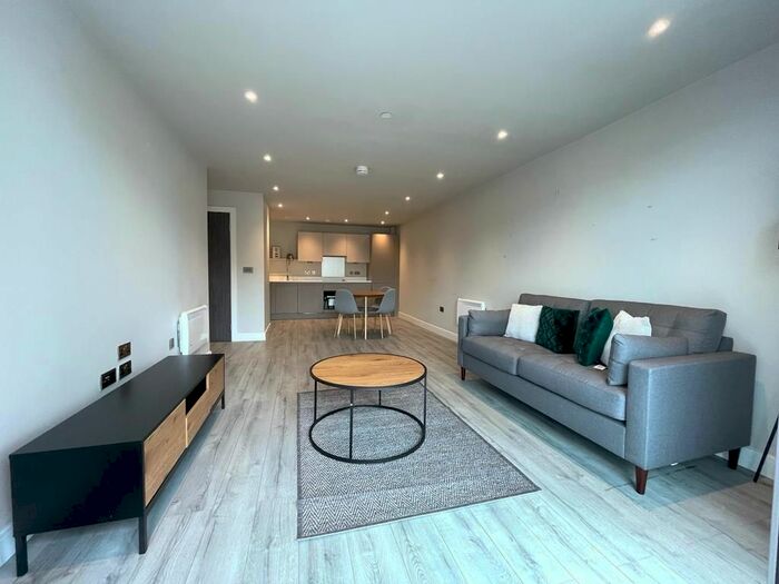 2 Bedroom Flat To Rent In Steel House, Slough, SL2