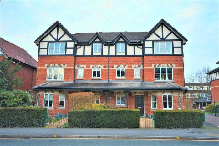 2 Bedroom Flat To Rent In Tudor Court, Bramhall, Stockport, SK7