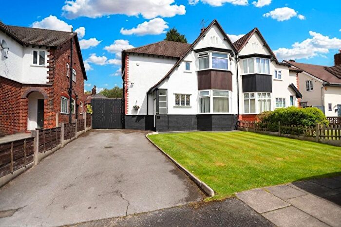 3 Bedroom Semi-Detached House For Sale In Perrymead, Prestwich, M25