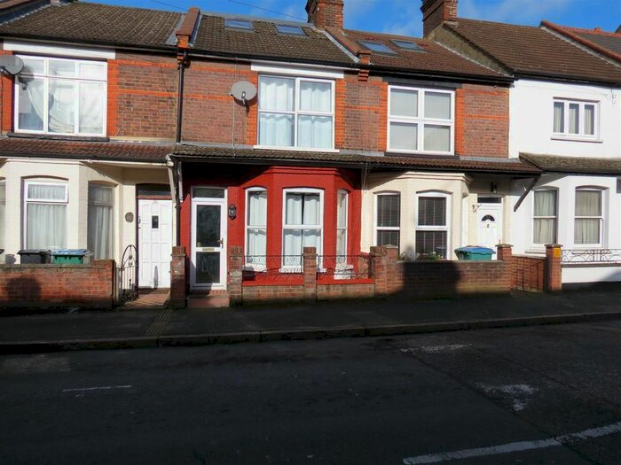 1 Bedroom Property To Rent In Benskin Road, Watford, Hertfordshire, WD18
