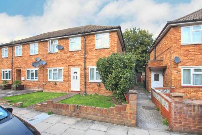 2 Bedroom Maisonette To Rent In Melrose Drive, Southall, UB1