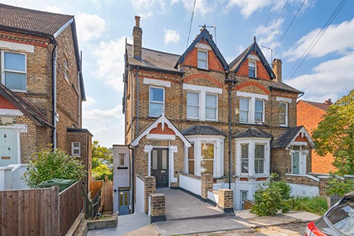 3 Bedroom Flat For Sale In Auckland Hill, West Norwood, SE27