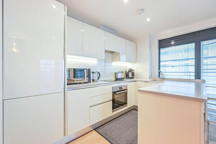 2 Bedroom Flat For Sale In Parkview Apartments, Poplar, London, E14
