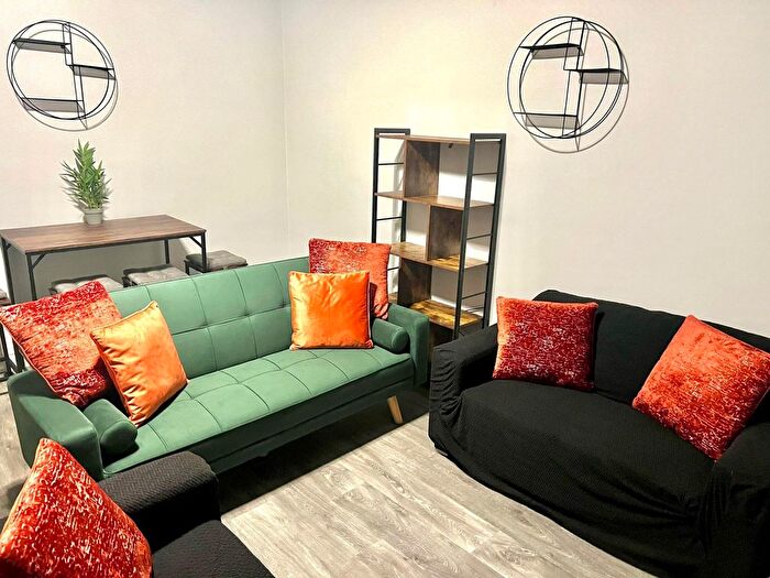 4 Bedroom Semi-Detached House To Rent In Quarry Mount Street, Leeds, LS6