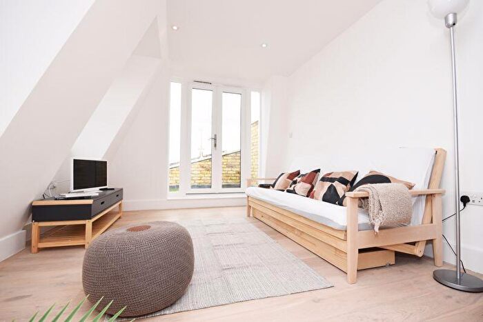 1 Bedroom Flat To Rent In Cathles Road, London, SW12