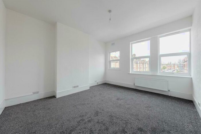 2 Bedroom Flat To Rent In Brookbank Road, London, SE13