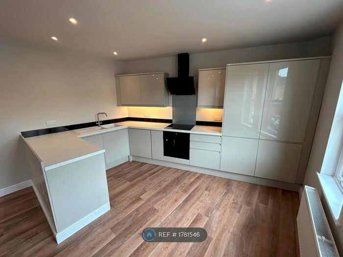 2 Bedroom Flat To Rent In Third Avenue, Oldfield Park, Bath, BA2