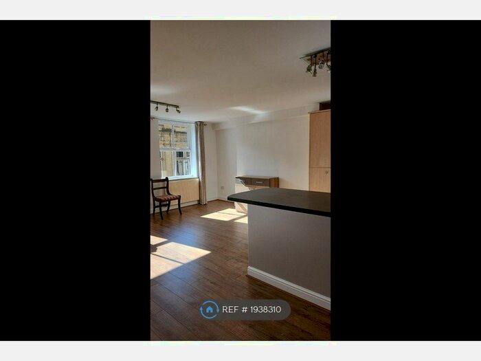 2 Bedroom Flat To Rent In Town Hall Apartments, Sowerby Bridge, HX6