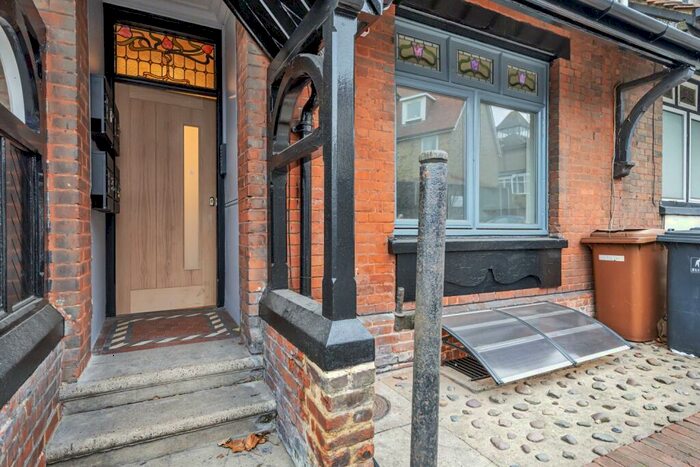 1 Bedroom Flat To Rent In London Road Rochester, ME2