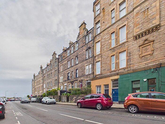 1 Bedroom Flat To Rent In Meadowbank Terrace, Meadowbank, Edinburgh, EH8