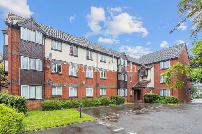 1 Bedroom Apartment To Rent In Swaythling Close, London, N18