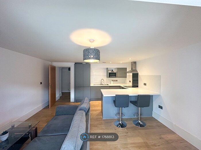 2 Bedroom Flat To Rent In Burton Road, Manchester, M20